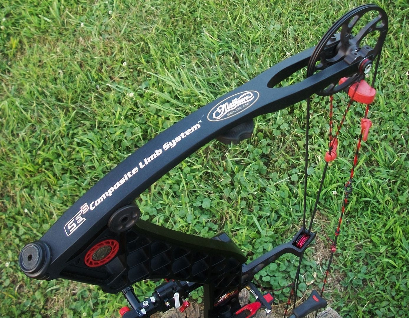 Mathews Z7 Magnum 6070 Bow Loaded RH { BLACKED OUT} MINTY